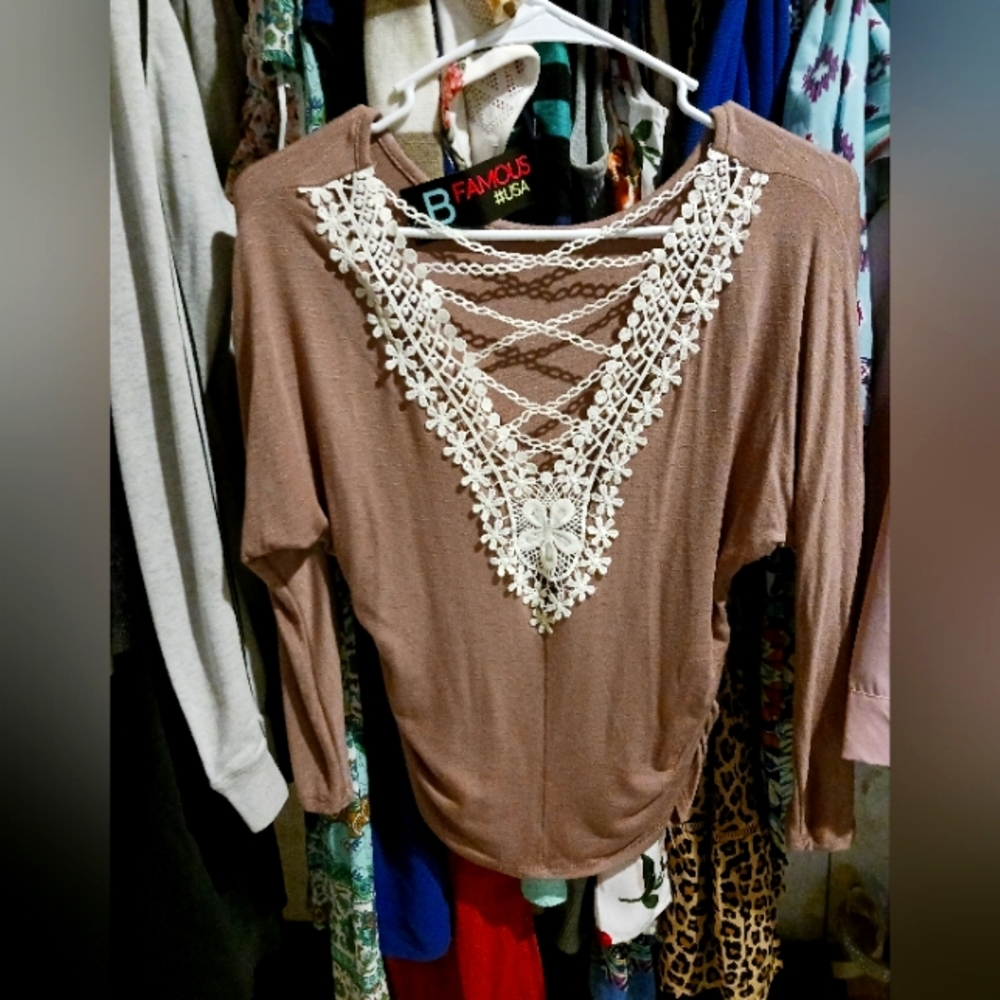 B famous NWT brown 3/4 sleeve with crochet back sz s